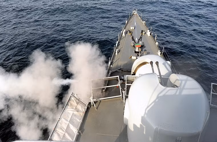 Như vậy tổng kết lại khi về Việt Nam, tàu Yeosu PCC-765 sẽ có vũ khí chính là một tháp pháo OTO Melara 76mm có tầm bắn rơi vào khoảng 16-20km và có thể thực hiện nhiều loại nhiệm vụ khác nhau từ đối hạm cho tới cả phòng không. Nguồn ảnh: kappa352.