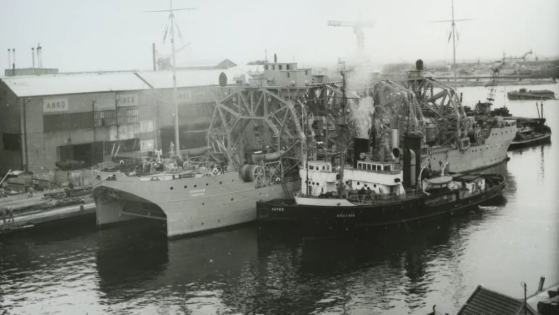 Kể từ năm 1977 cho đến nay, tàu Kommuna tiếp tục ở lại Sevastopol và hoạt động trong đội tàu cứu hộ tàu ngầm của Hải quân Liên Xô và nay là Hải quân Nga, điều đáng ngạc nhiên là con tàu này không nằm trong biên chế chế chính thức bất cứ hạm đội nào của Nga cho tới thời điểm hiện tại.