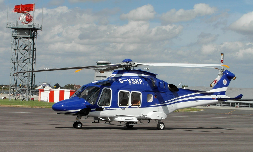 Về thông số kỹ thuật AW169 có phi hành đoàn từ 1 đến 2 phi công, nó có khả năng chở theo tối đa từ 8-10 hành khách cùng với hành lý khoảng 250kg. Trong khi đó ở biến thể cứu hộ là 1 cáng cứu thương cùng 7 nhân viên y tế hoặc 2 hai cáng cứu thương cùng 5 nhân viên y tế.