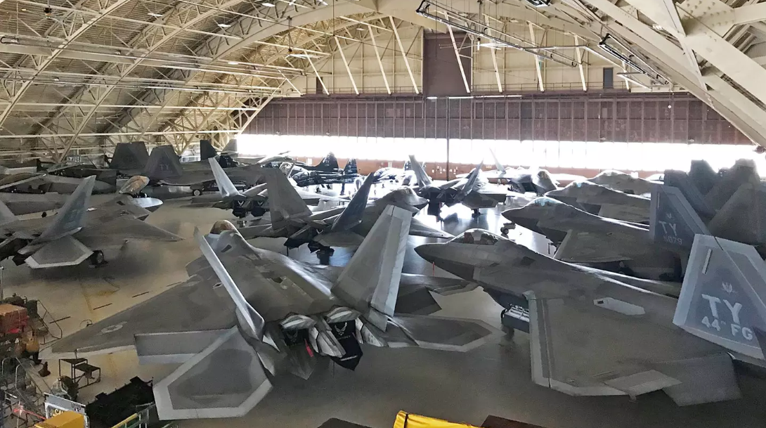 My so tan tiem kich F-22 tranh sieu bao Michael