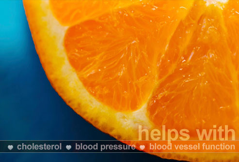  9. Cam Không chỉ ngọt và ngon, cam còn có chất xơ pectin chống cholesterol. Cam cũng cung cấp kali, giúp kiểm soát huyết áp. Trong một nghiên cứu, 2 cốc cam ép mỗi ngày tăng cường sức khỏe mạch máu, và làm giảm huyết áp.