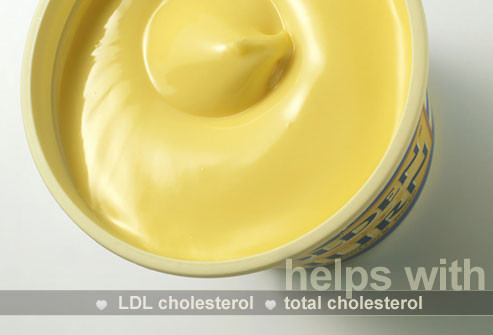  13. Thực phẩm tăng cường với sterol Một số bơ thực vật, sữa đậu nành, sữa hạnh nhân, và nước cam ép có bổ sung sterol và stanol; những chất chiết xuất từ thực vật này ngăn chặn đường ruột của bạn khỏi bị hấp thụ cholesterol. Chúng có thể làm giảm mức LDL xuống 10% mà không làm rối loạn cholesterol tốt.