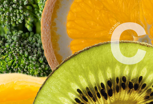 6. Vitamin C Vitamin C có thể giúp bảo vệ da khỏi tác hại của ánh nắng mặt trời. Nó cũng giúp làm giảm tổn thương do ánh nắng mặt trời đối với collagen và elastin là những thành phần làm săn chắc làn da. Vitamin C có trong ớt chuông đỏ, trái cây họ cam quýt, đu đủ, kiwi, bông cải xanh, rau xanh và cải bruxen.