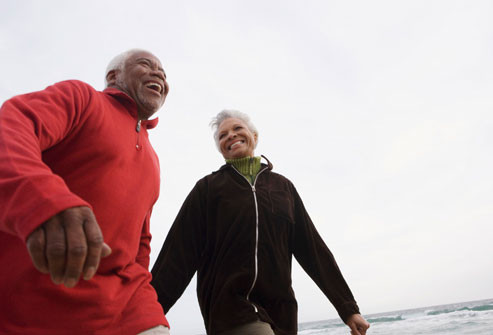 Thực phẩm và chất bổ sung Omega-3 hạn chế sự tích tụ mảng bám bên trong mạch máu, giúp máu lưu thông, nhờ đó ngăn ngừa đột quỵ do cục máu đông hoặc động mạch bị tắc nghẽn.