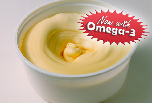 Nhiều thực phẩm hiện nay được cho rằng bổ sung omega-3 để hỗ trợ sức khỏe. Nhưng lưu ý rằng lượng omega-3 trong đó rất nhỏ. Chúng cũng có thể chứa dạng ALA-3 chưa được chứng minh lợi ích sức khỏe giống như EPA và DHA.