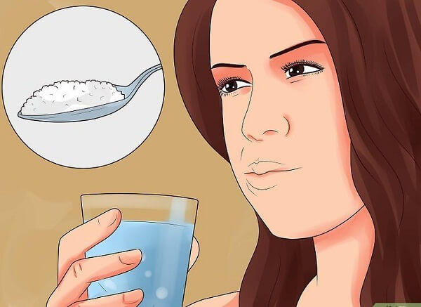 Đơn giản hơn, bạn chỉ cần súc miệng với nước muối hàng ngày. Đây là cách giảm đau nhức răng tiết kiệm, ai cũng có thể áp dụng ngay tại nhà mà vô cùng hiệu quả. Ảnh damilama.