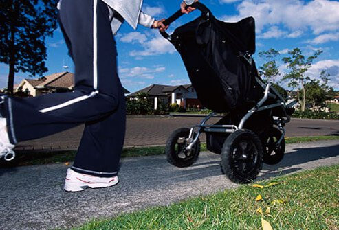  4. Tập bao nhiêu là đủ? Tập thể dục thường xuyên có thể ngăn ngừa hoặc kiểm soát huyết áp tốt. Các hoạt động aerobic vừa sức hoặc đi bộ nhanh trong 30 phút mỗi ngày, có thể đủ để giúp giảm hoặc bỏ sử dụng thuốc huyết áp nhờ giảm chỉ số huyết áp khoảng 5-15 mmHg. Tăng dần cường độ tập luyện là tốt nhất để hạ huyết áp an toàn và hiệu quả.