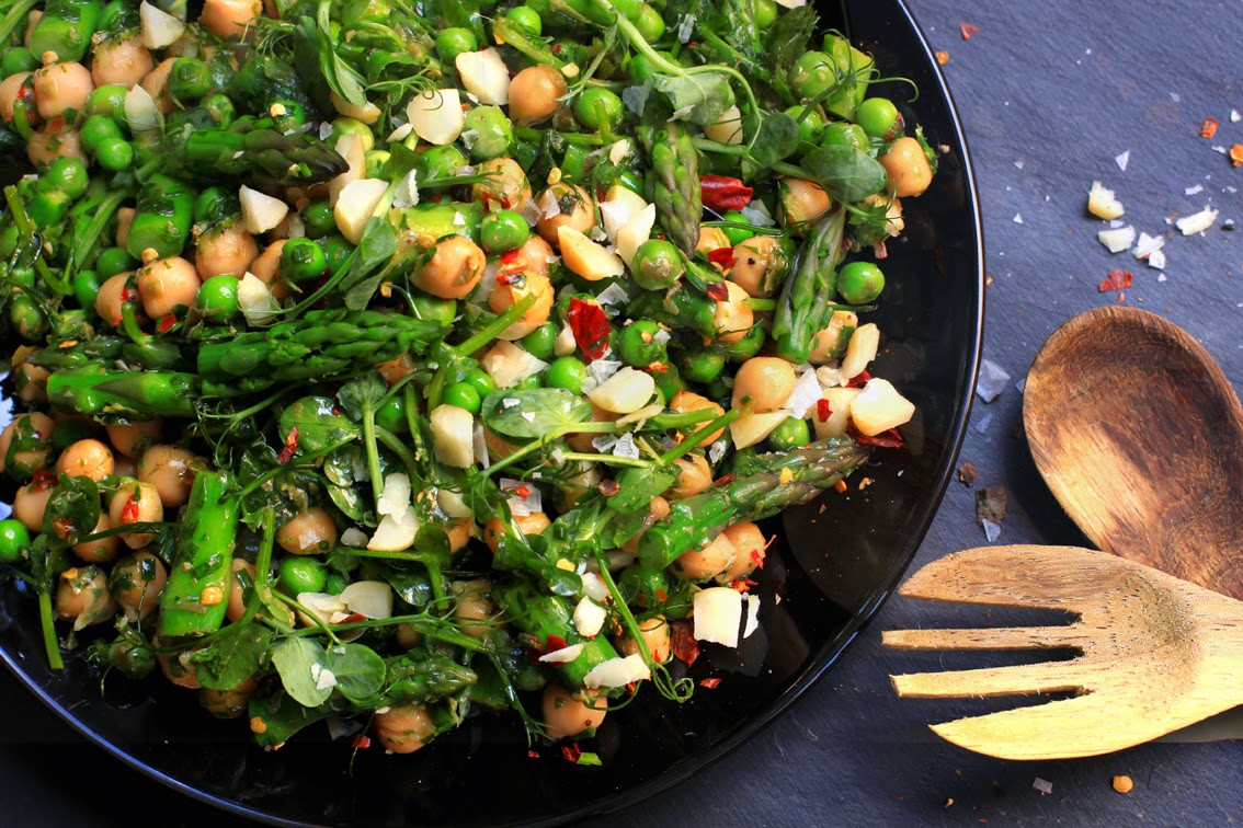 Một nguồn tiếp cận protein sạch là từ các loại hạt và đậu.