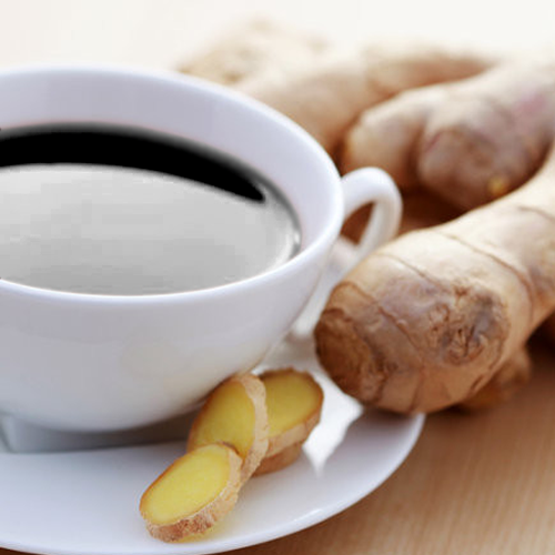  2. Thêm gừng giúp giảm đau cơ Một chút bột gừng hay lát gừng tươi vào công thức pha cà phê của bạn để có vị thơm, hơi cay nhẹ. Gừng được biết đến với tác dụng chống buồn nôn; ngoài ra gừng chứa các hợp chất chống oxy hóa và chống viêm mạnh. Gừng cũng có thể làm giảm đau cơ, giảm cholesterol và hỗ trợ tiêu hóa.