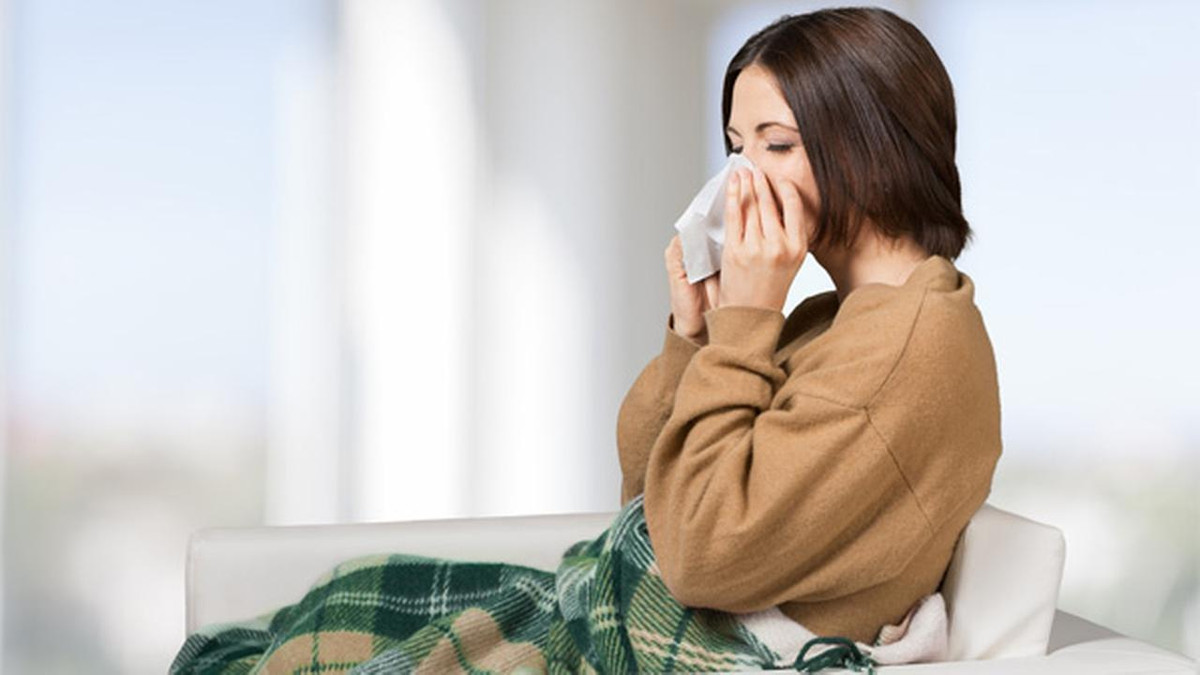  3. Sau khi nhiễm virus Sau khi ốm hay sốt vì nhiễm virus sẽ mất một thời gian bạn vẫn cảm thấy mệt mỏi. Lý do là hệ thống miễn dịch của bạn đã hoạt động thực sự khó khăn để chống lại tình trạng nhiễm trùng và việc này tiêu tốn nhiều năng lượng khiến bạn không thể phục hồi ngay.