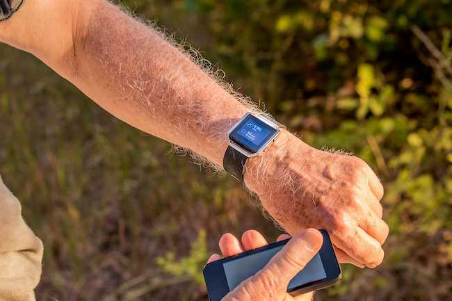  8. Đếm bước Bạn đã nghe nói 10.000 bước mỗi ngày để cải thiện sức khỏe và tâm trạng của bạn? Tuy nhiên, số bước đi mỗi ngày ở khoảng 4.000 - 18.000 bước là đủ đảm bảo hoạt động vừa phải mỗi ngày. Hãy sử dụng ứng dụng điện thoại thông minh hoặc đồng hồ theo dõi tập thể dục để giúp bạn đạt được mục tiêu của mình.