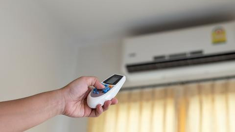  8. Nhiệt độ phòng ngủ Nhiệt độ cơ thể và phòng ngủ cũng có thể ảnh hưởng sâu sắc đến chất lượng giấc ngủ. Hãy kiểm tra các mức nhiệt độ khác nhau để tìm ra mức nhiệt nào thoải mái nhất cho bạn.