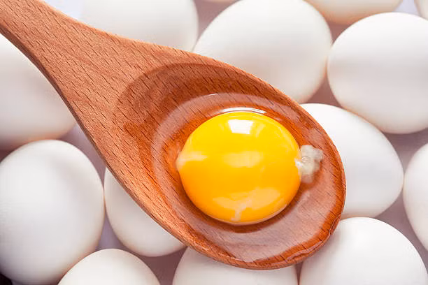 Trứng là một thực phẩm bổ dưỡng, đôi khi chúng được gọi là vitamin tổng hợp của tự nhiên. Đặc biệt, lòng đỏ là nơi hầu như tất cả các chất dinh dưỡng được tìm thấy.