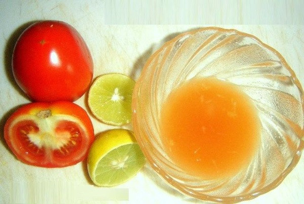 Sau đó, bạn dùng bông tăm chấm hỗn hợp trên lên từng nốt mụn, để yên trong 5 phút rồi rửa mặt lại với nước sạch. Ảnh phunuvui.