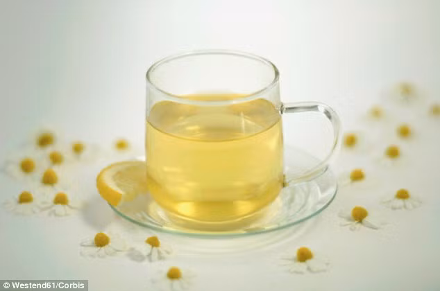 Các loại trà thảo dược làm tăng nồng độ glycine có tác dụng như một loại thuốc an thần nhẹ giúp thư giãn thần kinh, cơ bắp và ngủ ngon hơn. 