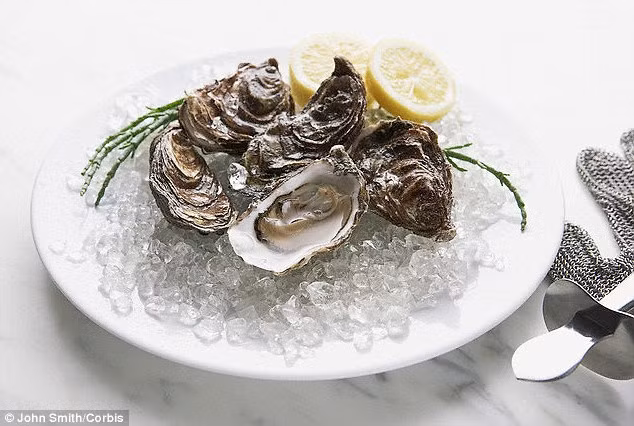 Kẽm là một trong những chất quan trọng hàng đầu với giấc ngủ vì giúp chuyển hóa tryptophan thành serotoin và melatonin. Kẽm có trong nhiều loại thực phẩm khác nhau như hải sản, ngũ cốc, các loại hạt… 