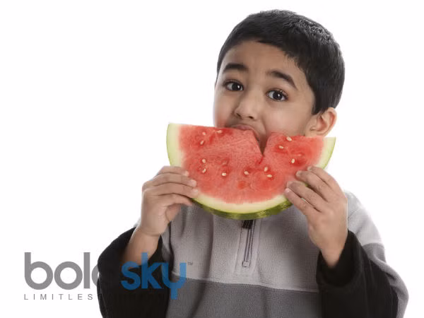 Hơn 90% dưa hấu là nước vì vậy loại quả này rất hiệu quả trong việc đào thải các độc tố ra khỏi cơ thể.