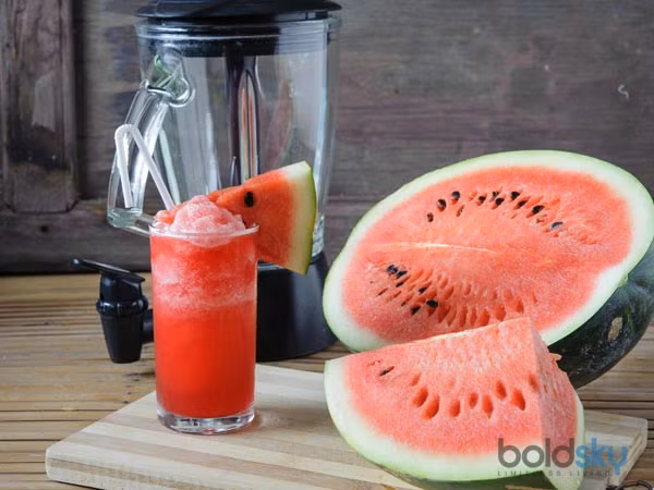 Dưa hấu là loại quả chứa nhiều năng lượng nhưng ít calo rất tốt cho sức khỏe.