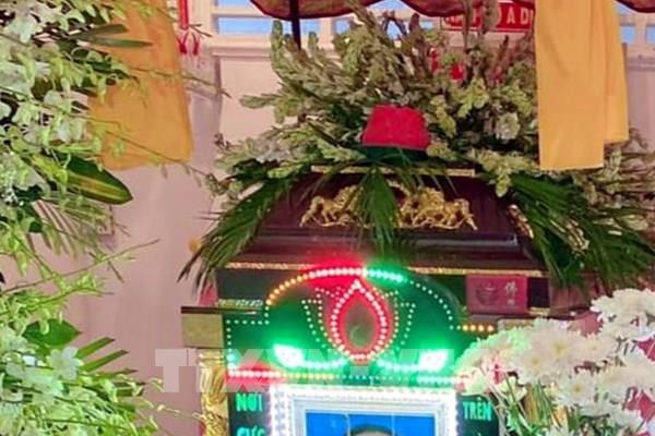 Đám cưới hoặc đám ma. Người già không cho trẻ tới đám ma vì ngại âm khí. Bỏ qua vấn đề tâm linh, không chỉ đám ma, đám cưới cũng là nơi không nên cho trẻ lại gần.