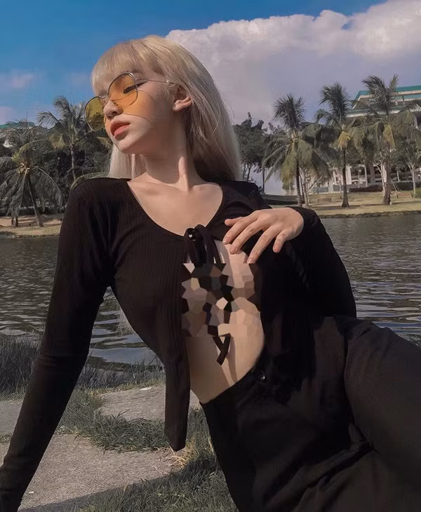 Trường hợp muốn theo mốt thả rông, bạn gái nên nhờ tới sự trợ giúp của loại băng dính 2 mặt chuyên dụng trong thời trang để cố định da thịt với trang phục, tránh các sự cố đáng tiếc. Ảnh: Internet.