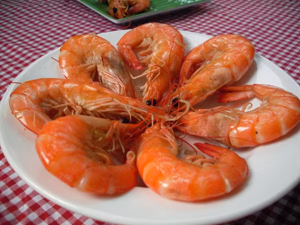  Tôm càng Tôm càng không chỉ được phục vụ trong các bữa cơm hàng ngày mà còn thường xuyên có mặt trên các bàn nhậu. Dù rất dễ ăn và giàu dinh dưỡng song loại tôm này lại tiềm ẩn mối nguy kí sinh trùng gây hại, trong số đó có giun Paragonimus Westermani.