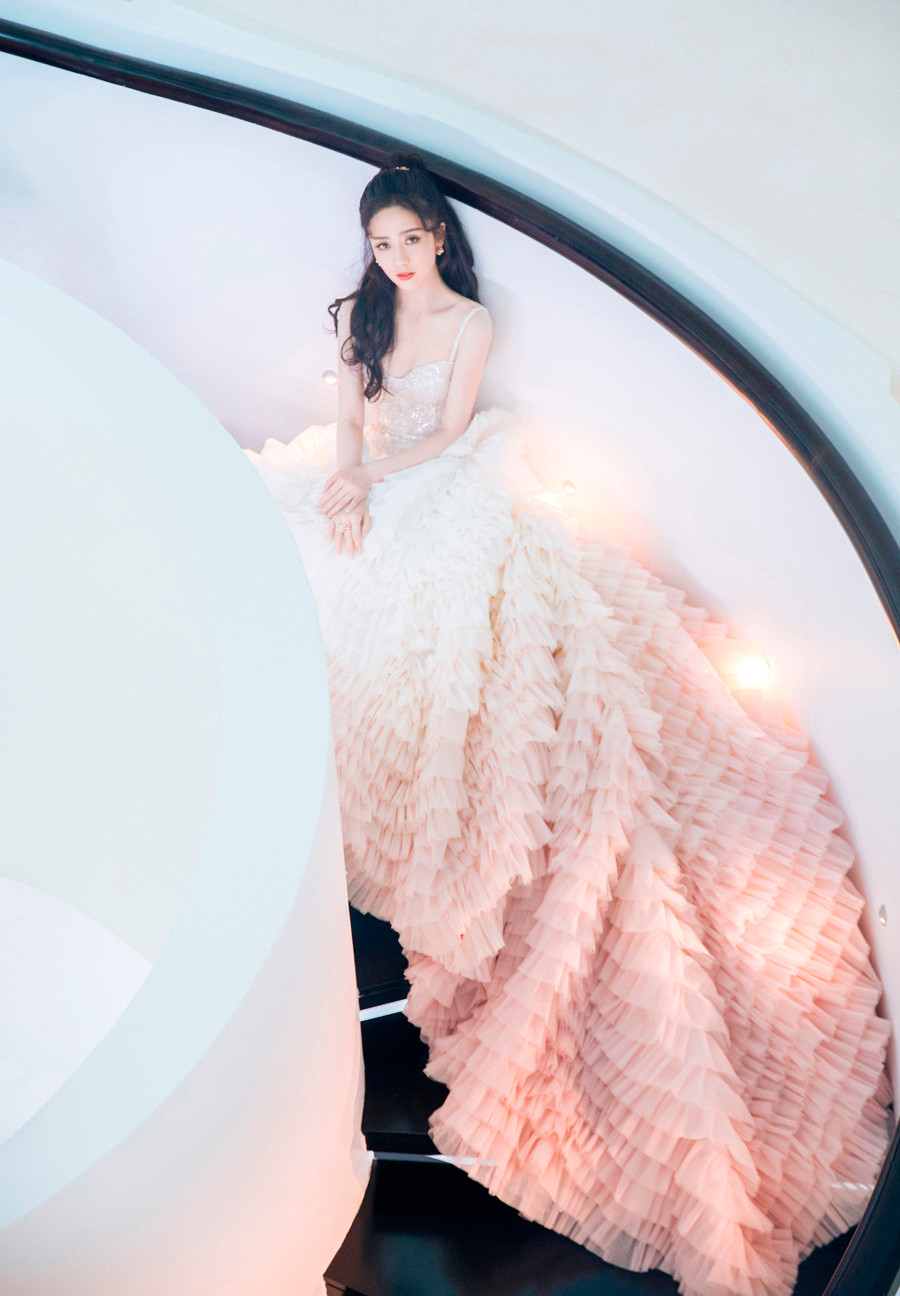 Có thể nói bờ vai gầy chính là món trang sức lợi hại nhất của người đẹp.