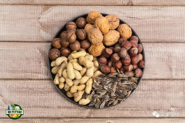 Sự nguy hiểm của aflatoxin khiến bạn cần hết sức thận trọng khi ăn những thực phẩm chứa chất độc dưới đây. Thay vì cố gắng tận dụng, bạn nên loại bỏ chúng bởi dù chế biến ở nhiệt độ cao cũng không thể loại bỏ hết độc tố.