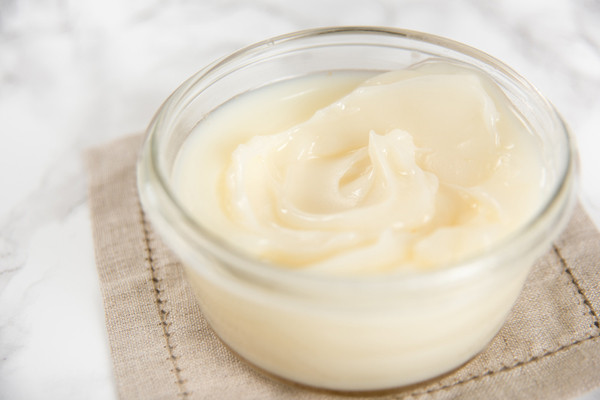 Sau khi ổn định sức khỏe, bệnh nhân cho biết cả nhà đều thích ăn đồ rán, đặc biệt thích dùng mỡ lợn để nấu nướng. Không chỉ thường xuyên dùng dầu mỡ mà họ còn hay mua bánh mì kẹp gà rán ngoài hàng để đổi bữa.