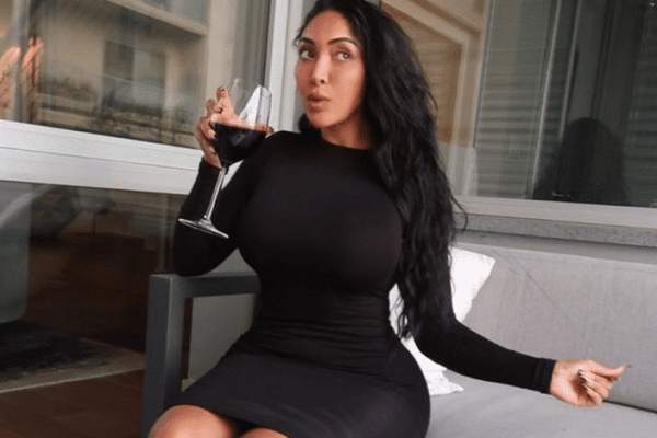 Summit vô cùng nghiêm khắc trong việc ăn uống và rèn luyện. Chính sự nỗ lực không ngừng, nhiều người nhận xét mỹ nhân rạo rực vẻ thanh xuân. Dù 31 tuổi song vẻ ngoài của cô không khác thiếu nữ 20 là bao.