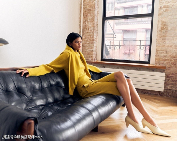 Thời tiết nắng nóng, chị em thường lựa chọn thiết kế thoáng mát thay vì những đôi giày, bốt cổ cao bí bách. Vậy nhưng, kiểu giày mũi nhọn lại được đánh giá rất cao về thẩm mĩ lẫn tính ứng dụng. Thiết kế cho phép khắc phục hoàn toàn cảm giác khó chịu của mẫu giày truyền thống, rất có thể “làm nên chuyện”, tạo hottrend hè 2021.