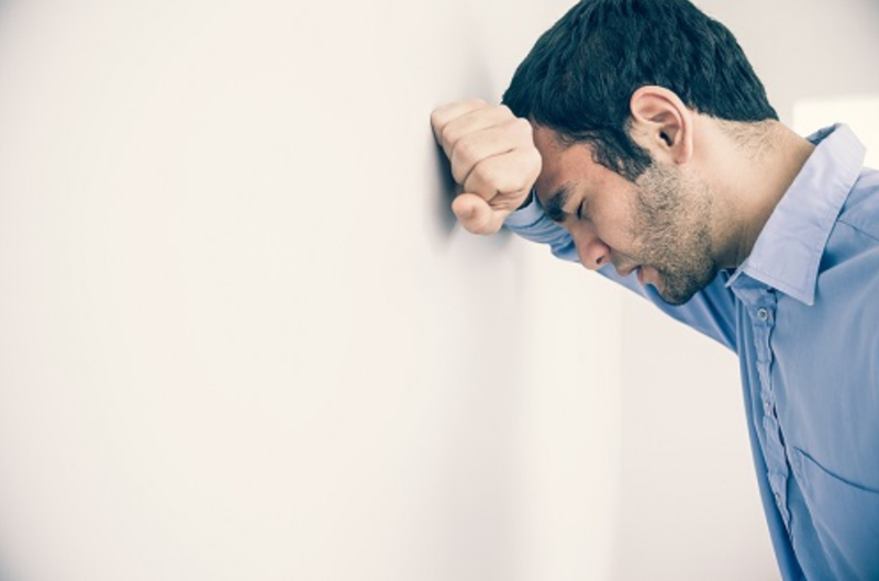 Tiểu khó. Tiểu khó bắt nguồn từ 2 lý do chính là thận hư hoặc cơ thể không sản xuất nước tiểu. Tiểu khó cũng có thể bắt nguồn từ các bệnh liên quan tới bàng quang. Bộ phận này có vấn đề dẫn tới nước tiểu ứ đọng, ống dẫn trong bàng quang chứa đầy nước mà không thải ra ngoài được.