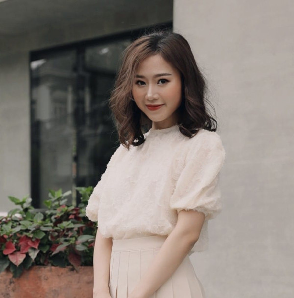 Nhiều người thích thú “thả tim” khi chứng kiến nỗ lực tập luyện của cô gái trẻ. Có thể thấy công việc chiếm nhiều thời gian và buộc phải di chuyển nhiều song Jolin Sydney vẫn tranh thủ tập rành mọi lúc mọi nơi để trì vóc dáng luôn cân đối nhất.