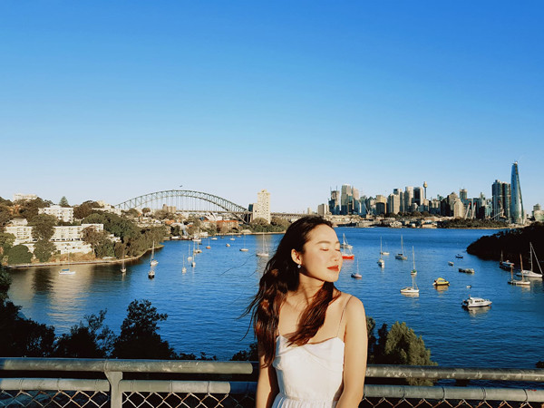 Được biết, chủ nhân bức hình không phải gương mặt xa lạ với cộng đồng mạng. Cô có tên Jolin Nguyễn hay còn được biết đến với nickname Jolin Sydney.