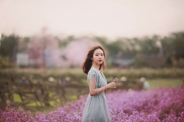 Nhìn chung, dù theo phong cách thời trang nào, Jolin Nguyễn đều khá kín đáo. Chính gương mặt sáng, nội tâm phong phú khiến cô chinh phục những người quan tâm. Ảnh: FBNV.