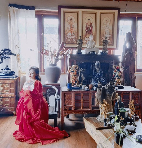 Cô từng gây ấn tượng khi thử sức với phong cách cổ trang.