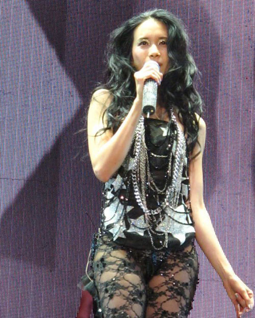 Thậm chí, có khi chỉ là nội y, hở hang mà không hề gợi cảm.