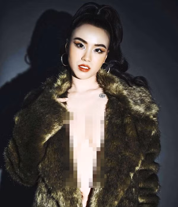 Mới đây, cô tiếp tục đăng tải hình ảnh trong phong cách thời trang sexy quen thuộc thu hút sự chú ý.