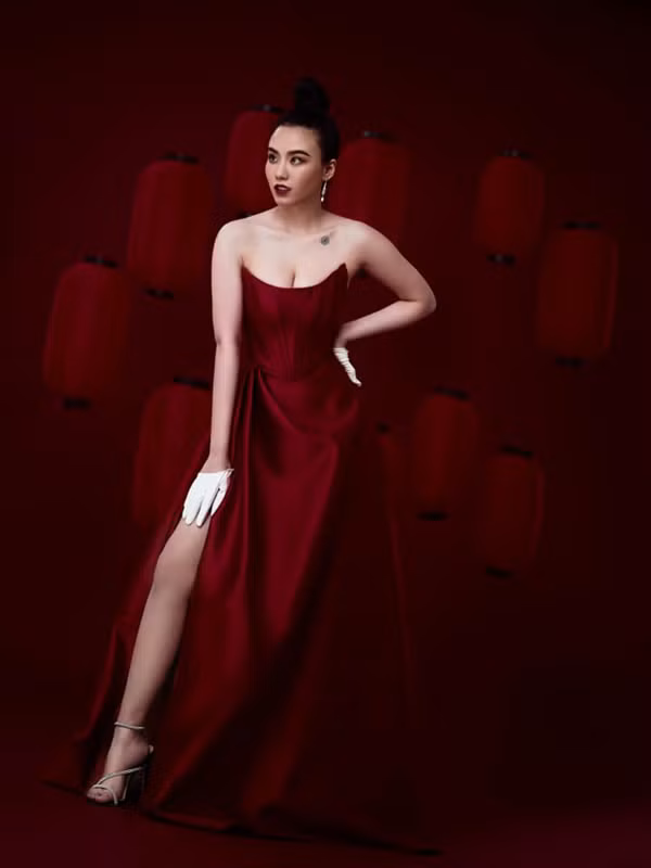 Không ít lần nhận về những lời nhận xét tiêu cực song không vì thế Linh Miu từ bỏ phong cách thời trang mình đã lựa chọn. Trên trang cá nhân, Linh Miu thường xuyên đăng tải hình ảnh của mình với những trang phục kiệm vải nhận về lượng lớn lượt tương tác.