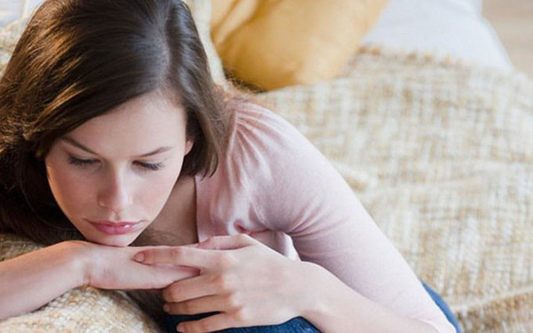 Rối loạn nội tiết. Không ăn thực phẩm giàu tinh bột như cơm dễ gây rối loạn bài tiết bên trong cơ thể. Đặc biệt, chị em phụ nữ còn có thể đối diện các vấn đề sức khỏe nghiêm trọng như kinh nguyệt không đều, vô kinh.