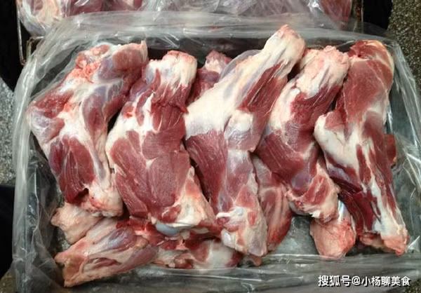 Với kinh nghiệm nhiều năm, những người bán thịt tiết lộ phần ngon nhất trên con lợn là phần thịt bao quanh bảo vệ tim.