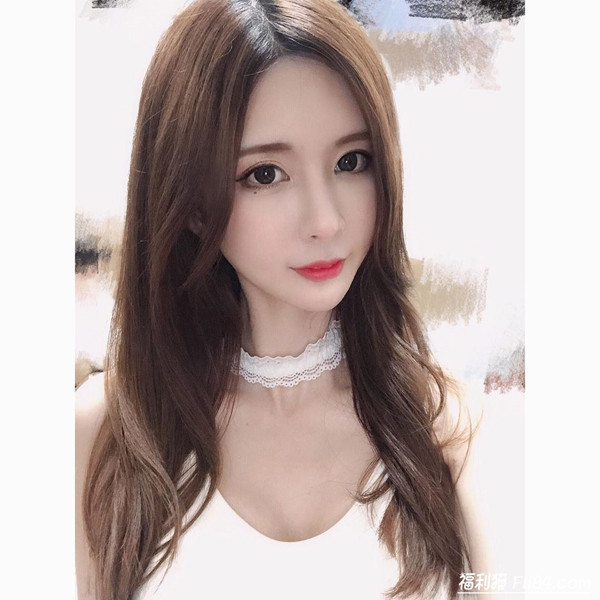 Không chỉ chú ý tới trang phục, Abby còn rất chịu khó làm mới mình bằng cách thay đổi phụ kiện. Những bộ cosplay, vợt tai mèo... đều được cô thử qua nhằm tránh sự nhàm chán.