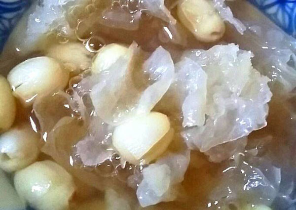 Sau khi phân tích thói quen ăn uống của gia đình, mẹ Lý Ái được khuyên nên tiến hành kiểm tra chức năng gan. Đúng như dự đoán, người mẹ cũng mắc ung thư gan.