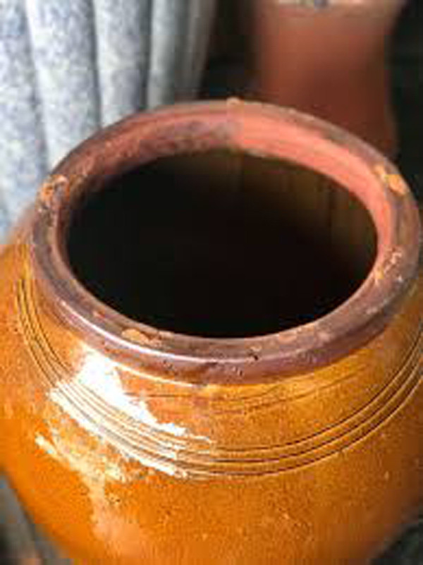 Bồn nước. Bồn nước không chỉ là nguồn cung cấp nước mà còn có ý nghĩa phong thủy, là nguyên khí mang lại hạnh phúc, điềm lành cho người trong gia đình. Do vậy, không ai muốn mang phúc khí của nhà mình mang cho người khác mượn.