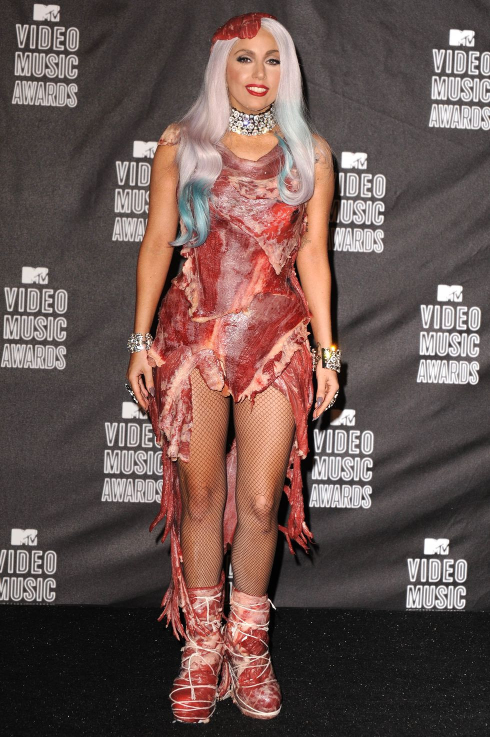 Lady Gaga với thiết kế từ thịt.