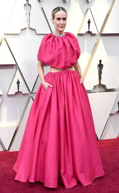 Sarah Paulson trong sêri "American Horror Story" đơn giản là quây chiếc rèm ở nhà?