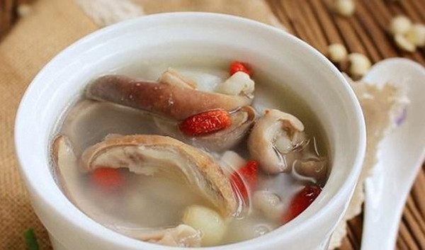 Không chỉ có giá trị dinh dưỡng, chân giò lợn còn có thể chế biến theo nhiều cách khác nhau như hầm, xào, luộc, giả cầy, giăm bông... Vậy nhưng, một con lợn chỉ có 4 chân trước sau, tỉ lệ thịt cũng khác nhau khiến nhiều người băn khoăn không biết cách mua chân giò, nên mua phần nào.