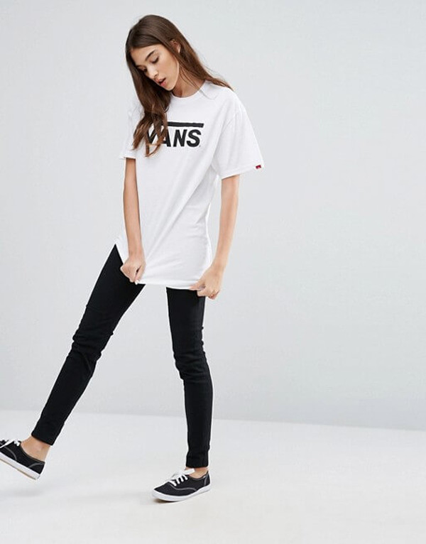 Để xử lý lỗi lộ vùng kín khi mặc legging bó sát, chị em nên cẩn trọng với việc chọn size để vừa vặn. Không nên cố mặc những chiếc quần quá chật để rơi vào tình huống hớ hênh.