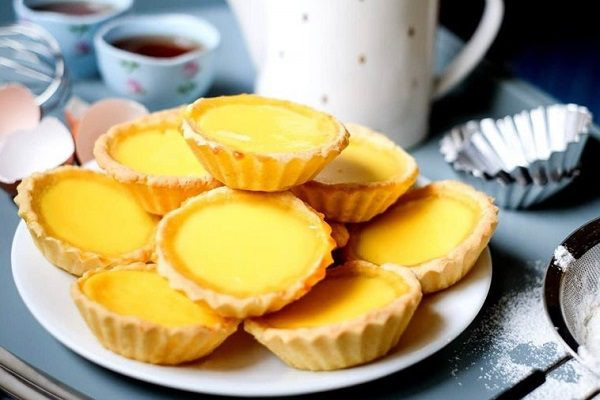 Khi tiêu thụ lượng lớn dầu mỡ và calo, cơ thể sẽ nhanh chóng chuyển hóa chúng thành chất béo. Điều này lý giải vì sao ăn bánh trứng gây tăng cân. Ảnh: Sohu, Internet.