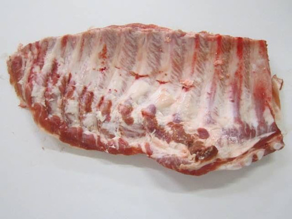 Về màu sắc, màu của sườn hàng trước là sậm nhất. Trong khi đó, hàng sau thường có màu sáng hơn.