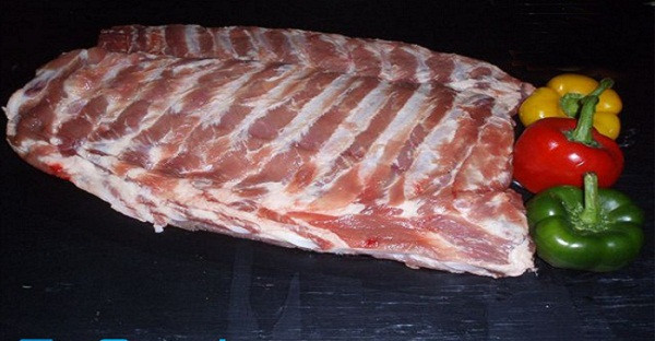 Về hình dáng, ngoài việc chứa lượng lớn sụn, ít thịt, sườn hàng trước còn khá dày và ngắn. Ngược lại, phần hàng sau nhiều thịt, mật độ xương ít hơn.